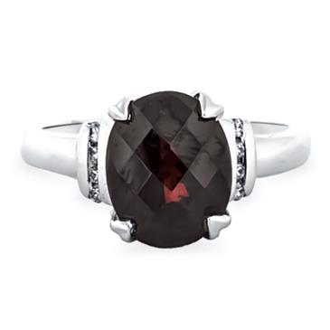 Prima Garnet & Diamond Ring Prima Garnet & Diamond Ring