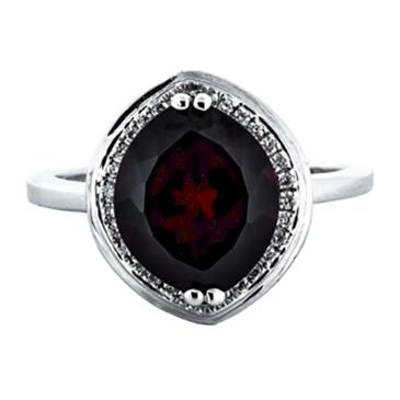 Prima Garnet & Diamond Ring Prima Garnet & Diamond Ring